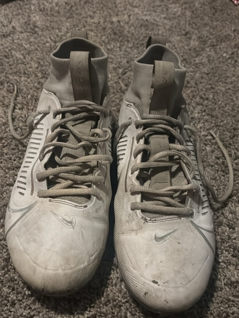 Nike Men’s White Athletic Cleats with Light Gray Accents